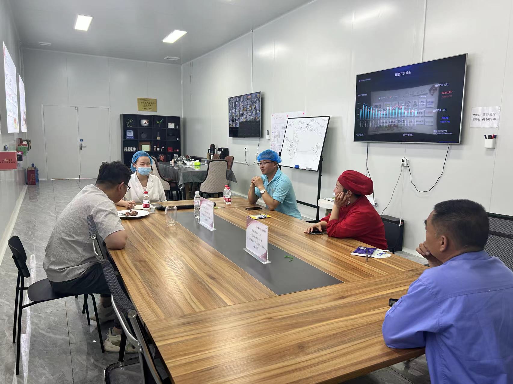  6 月 3 日，隆鑫菲特公司針對新增 的殺菌設(shè)備召開了專題會(huì)議