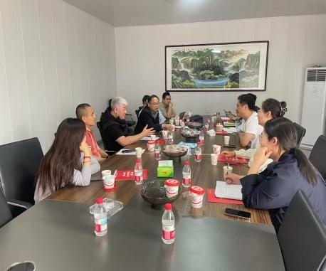 公司高層領(lǐng)導(dǎo)考察團(tuán)赴易縣對冰柿產(chǎn)業(yè)展開深入調(diào)研